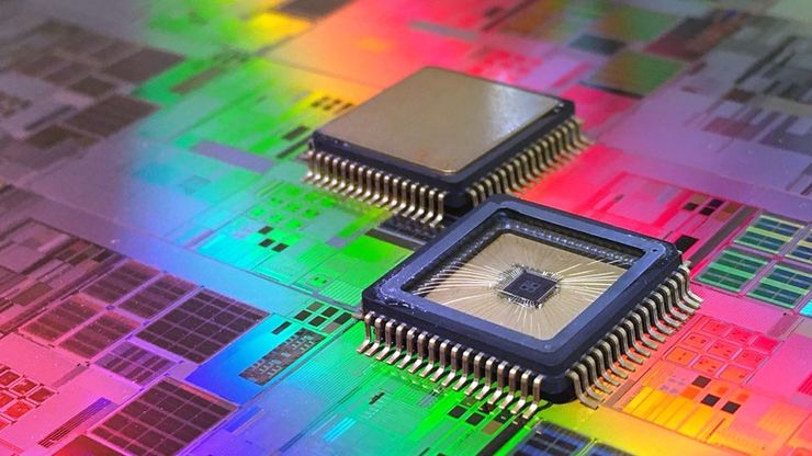 حرب الشرق الأوسط تهدد إمدادات أشباه الموصلات وتعرقل خطط الذكاء الصناعي