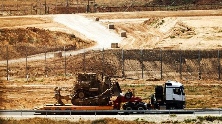 مناورة إسرائيلية جديدة لتقسيم غزة.. وحزب الله يرفض نزع سلاحه