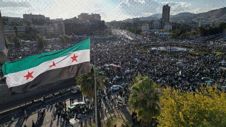 احتفالات سورية بذكرى أولى ثورة.. والاحتراق النفسي يقلق الحكومات