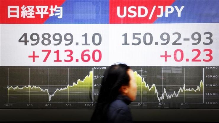 الأسواق الآسيوية تترقب بيانات أميركية.. وبتكوين تمحو مكاسب العام