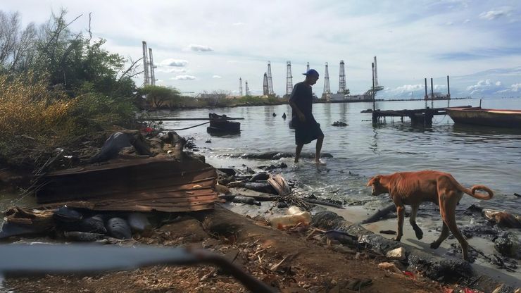 فنزويلا.. احتضار بحيرة النفط